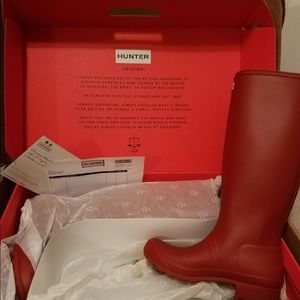 NWB Women’s Red Hunter Boots. Size 8